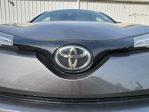 Used 2019 Toyota C-HR LE FWD image 14