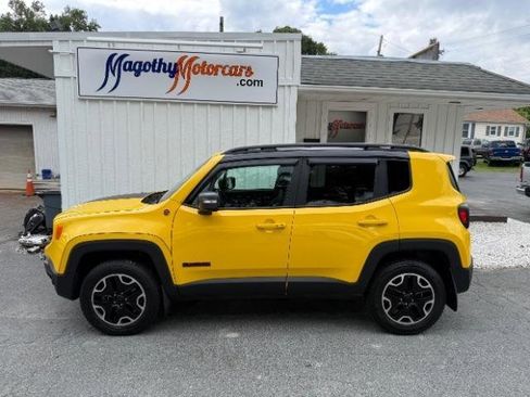 Used 2016 Jeep Renegade Trailhawk w/ Premium Trailhawk Package AWD/4WD image 12