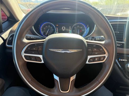 Used 2017 Chrysler Pacifica Limited w/ Advanced Safetytec Group FWD image 18