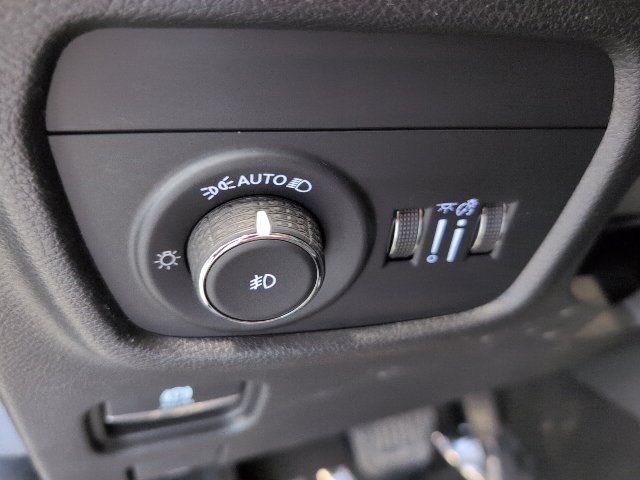Used 2023 Jeep Grand Cherokee Limited AWD/4WD image 17