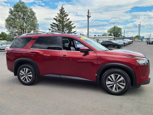 Used 2022 Nissan Pathfinder SL w/ SL Black Package image 5