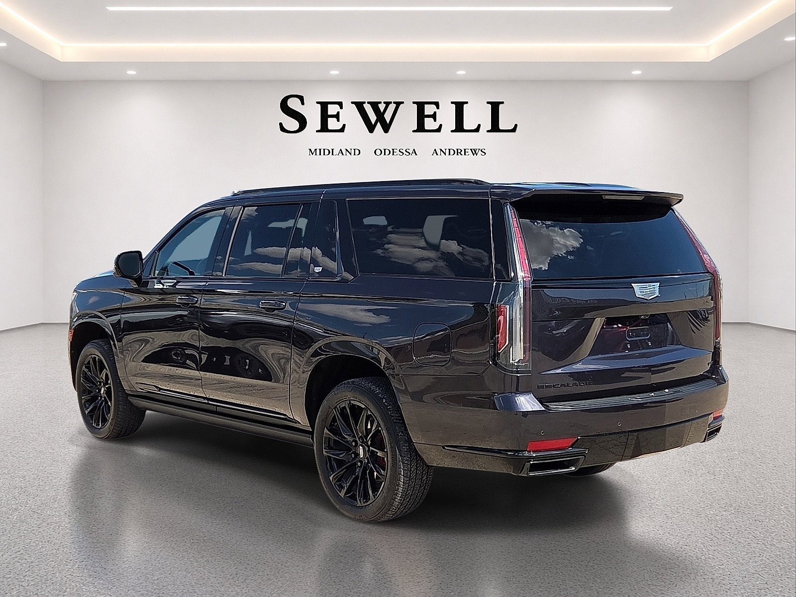 Used 2024 Cadillac Escalade ESV Sport Platinum w/ LPO, ONYX Package AWD/4WD image 3