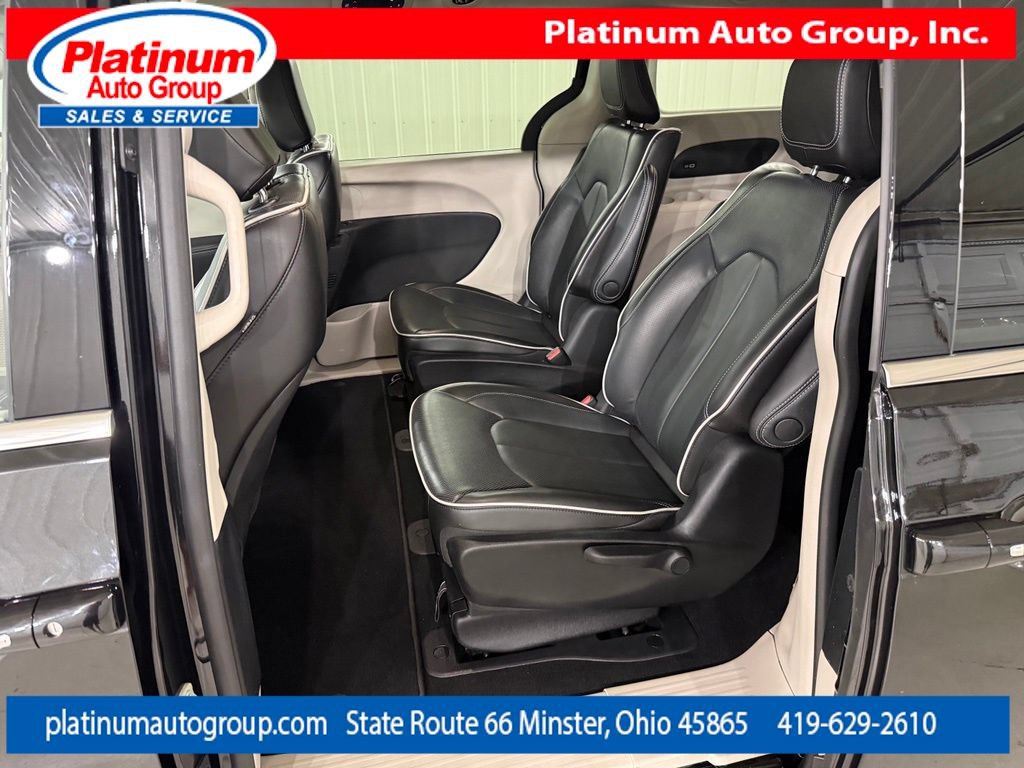 Used 2023 Chrysler Pacifica Limited FWD image 25