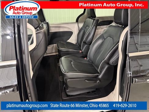 Used 2023 Chrysler Pacifica Limited FWD image 25