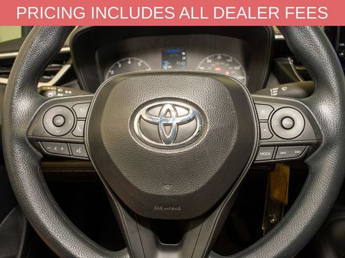 Used 2025 Toyota Corolla LE FWD image 17