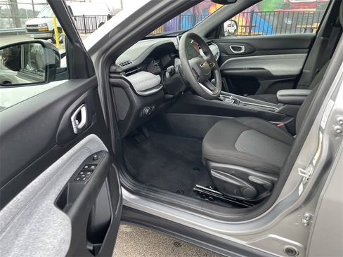 Used 2023 Jeep Compass Sport image 14