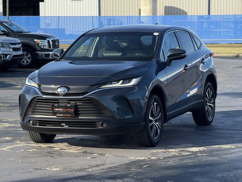 Used 2024 Toyota Venza LE image 5