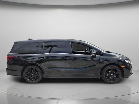 Used 2024 Honda Odyssey Sport image 3