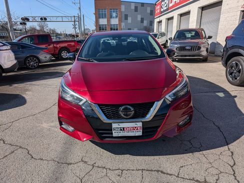 Used 2021 Nissan Versa SR image 3