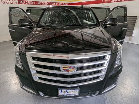 Used 2016 Cadillac Escalade Luxury image 10