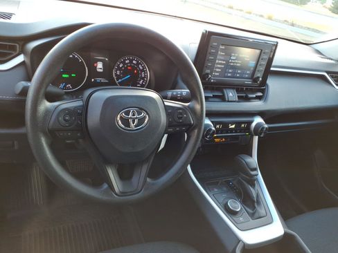 Used 2022 Toyota RAV4 LE image 10