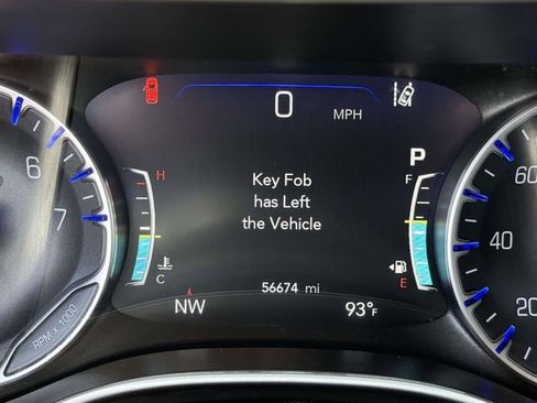 Used 2024 Chrysler Pacifica Touring-L FWD image 24