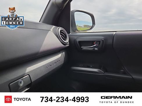 Used 2020 Toyota Tacoma TRD Off-Road AWD/4WD image 29