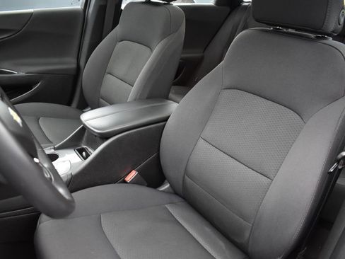 Used 2017 Chevrolet Malibu LT image 13