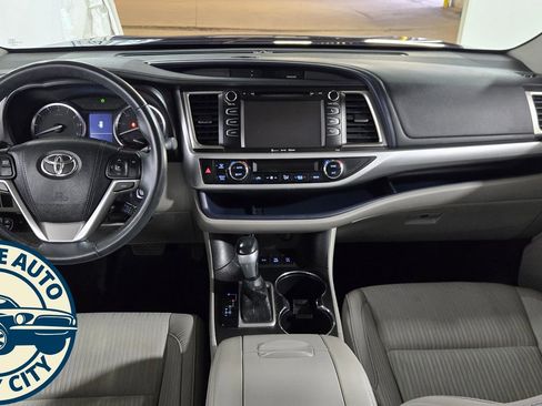 Used 2016 Toyota Highlander Plus w/ Four Season Floor Mat Package image 27