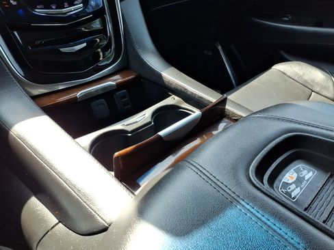 Used 2019 Cadillac Escalade Luxury RWD image 24