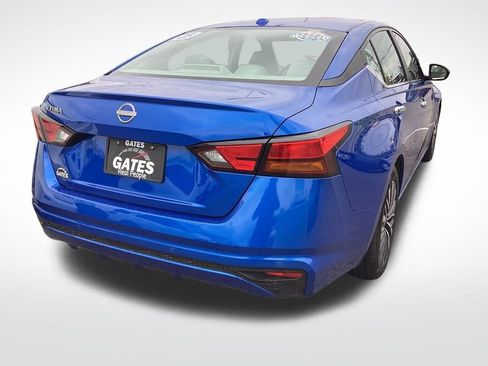 Used 2025 Nissan Altima 2.5 SV FWD image 11