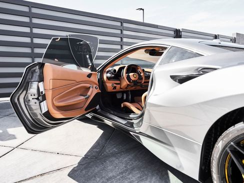 Used 2020 Ferrari F8 Tributo image 37