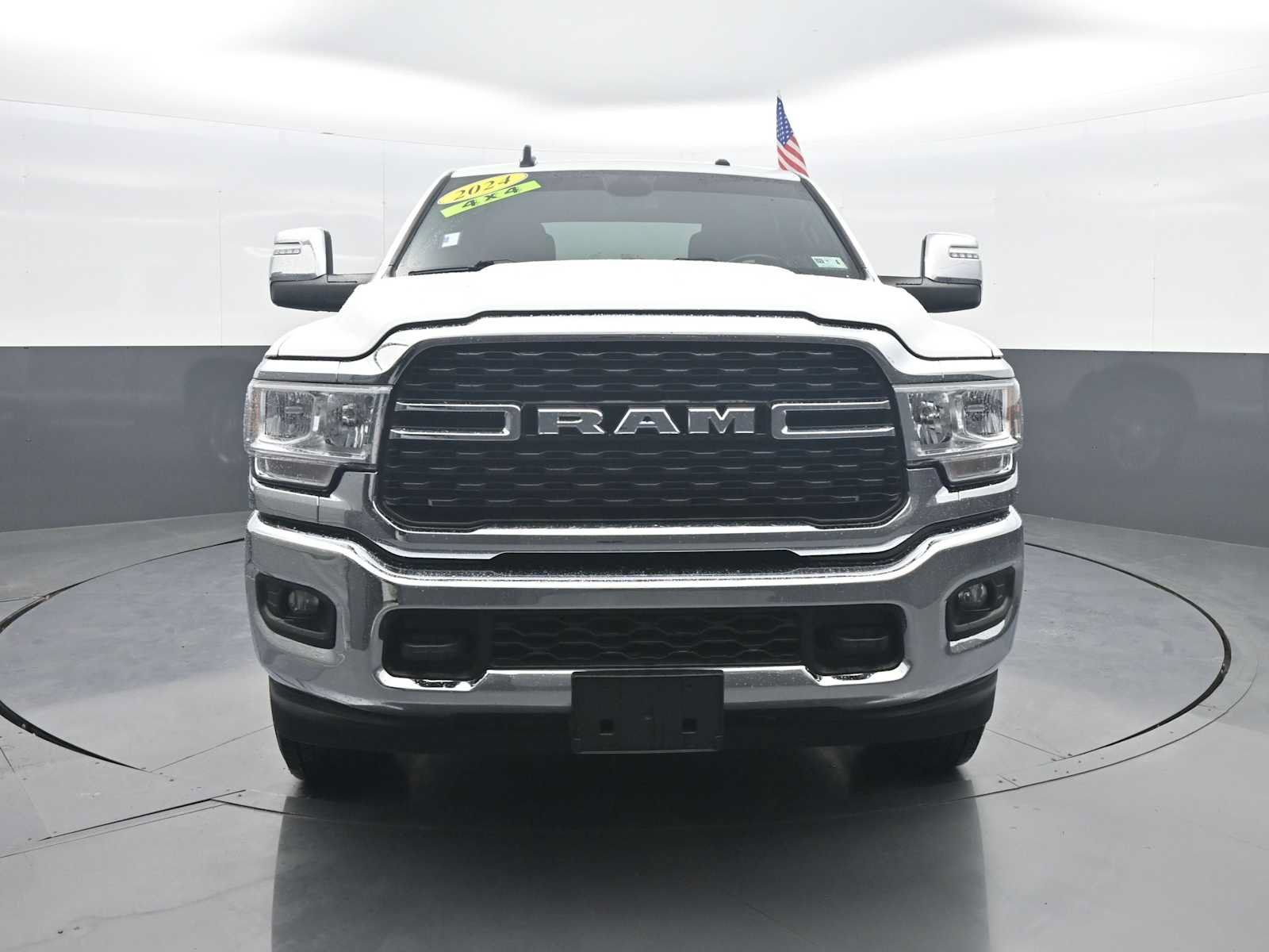 Used 2024 RAM 2500 Big Horn AWD/4WD image 3