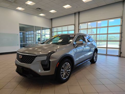 Used 2024 Cadillac XT4 Premium Luxury FWD image 6