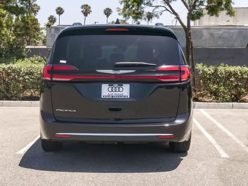Used 2022 Chrysler Pacifica Touring-L FWD image 9