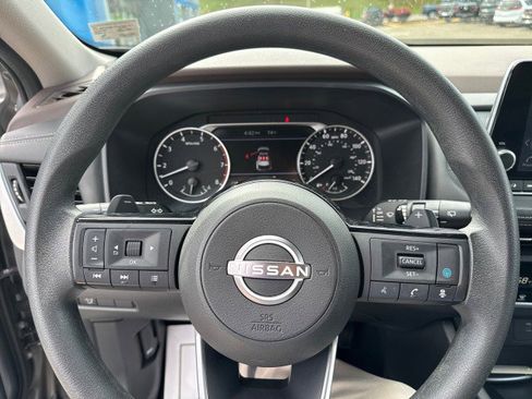 Used 2023 Nissan Rogue SV image 16