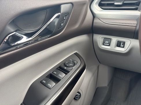 Used 2021 GMC Acadia SLT w/ LPO, Floor Liner Package image 13