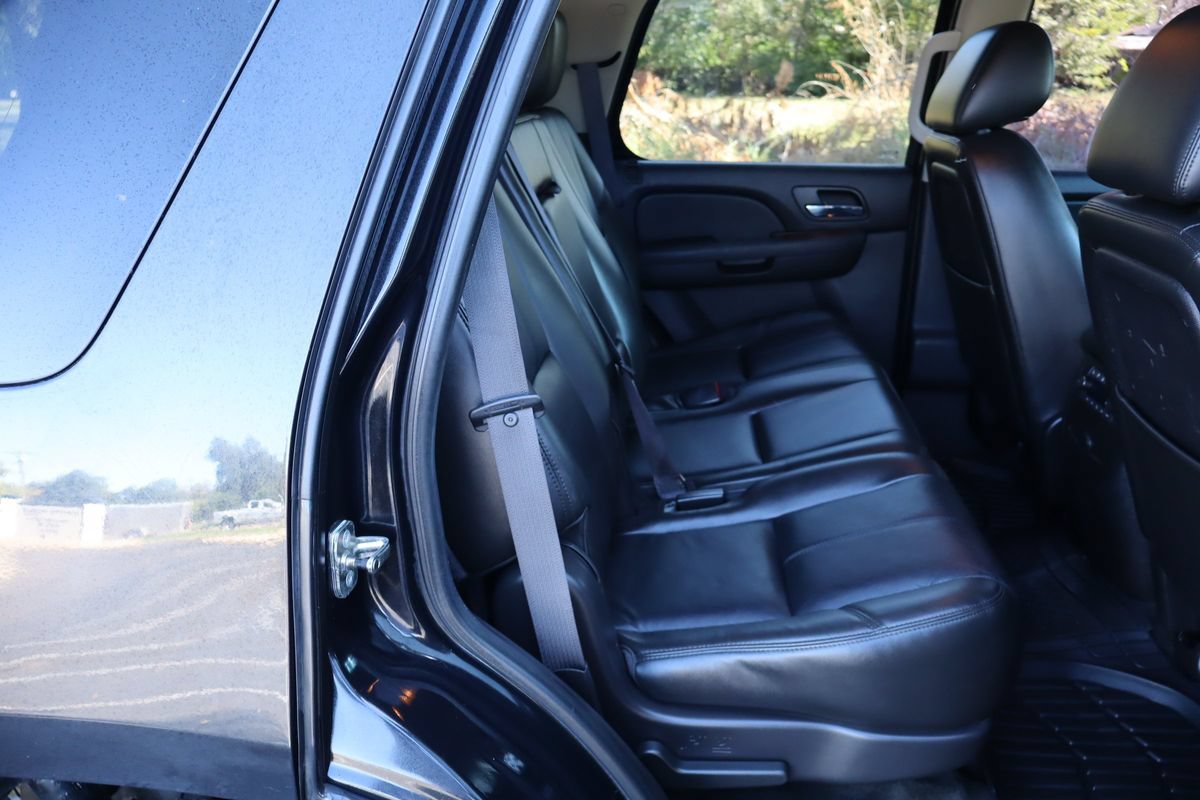 Used 2011 GMC Yukon SLT w/ SLT-2 Equipment Package AWD/4WD image 21