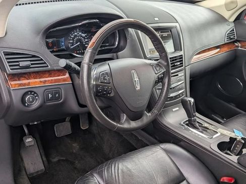 Used 2018 Lincoln MKT AWD image 11