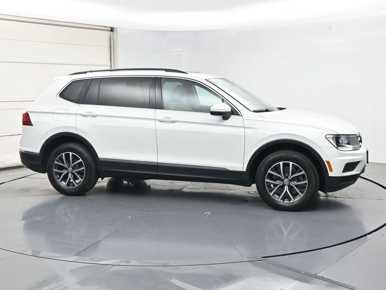 Used 2020 Volkswagen Tiguan SE w/ Panoramic Sunroof Package AWD/4WD image 23