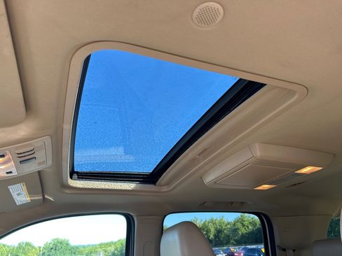 Used 2009 GMC Yukon XL Denali image 17