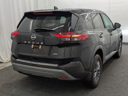 Used 2023 Nissan Rogue S image 2