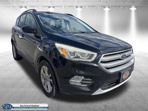 Used 2017 Ford Escape SE w/ Equipment Group 201A AWD/4WD image 1