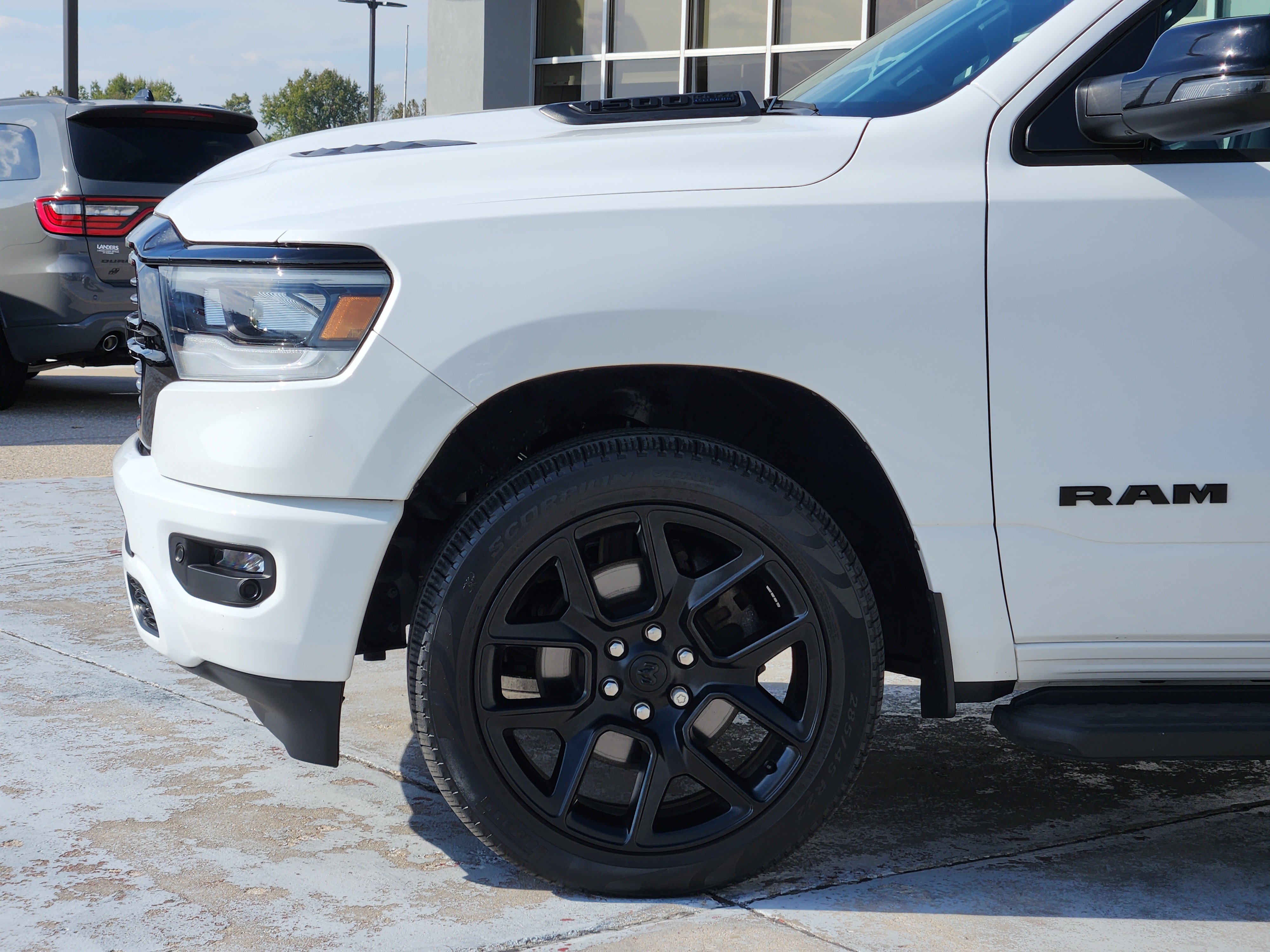 Used 2023 RAM 1500 Laramie AWD/4WD image 9