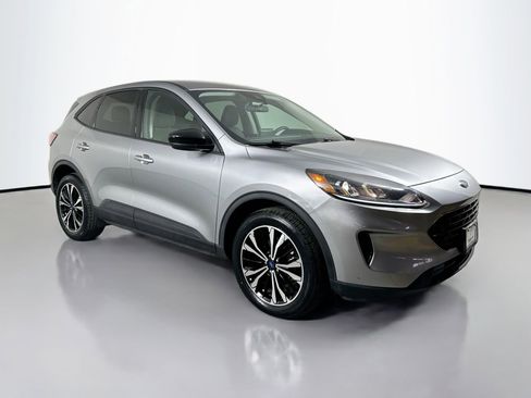 Used 2021 Ford Escape SE w/ SE Sport Appearance Package image 3