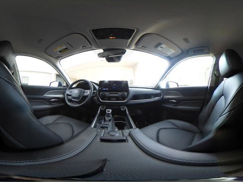 Used 2025 Toyota Grand Highlander XLE image 43