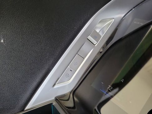 Used 2025 BMW 740i RWD image 14