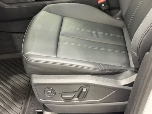 Certified 2025 Audi Q5 Premium w/ Convenience Package AWD/4WD image 19