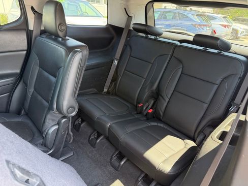 Used 2017 GMC Acadia SLT image 8