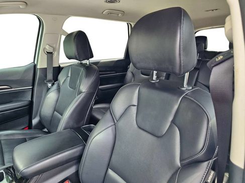 Certified 2025 Kia Telluride LX FWD image 19