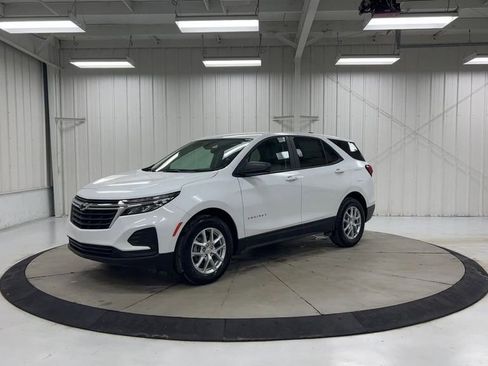 Used 2022 Chevrolet Equinox LS w/ LS Convenience Package image 4