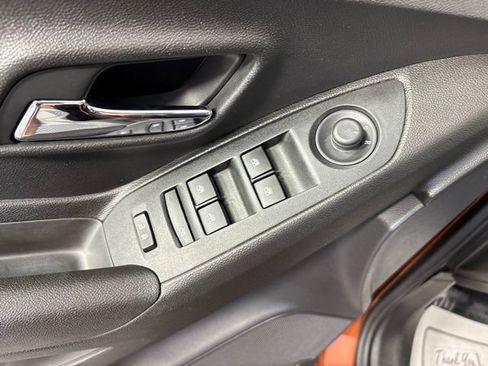 Used 2019 Chevrolet Trax LT w/ LT Convenience Package FWD image 18