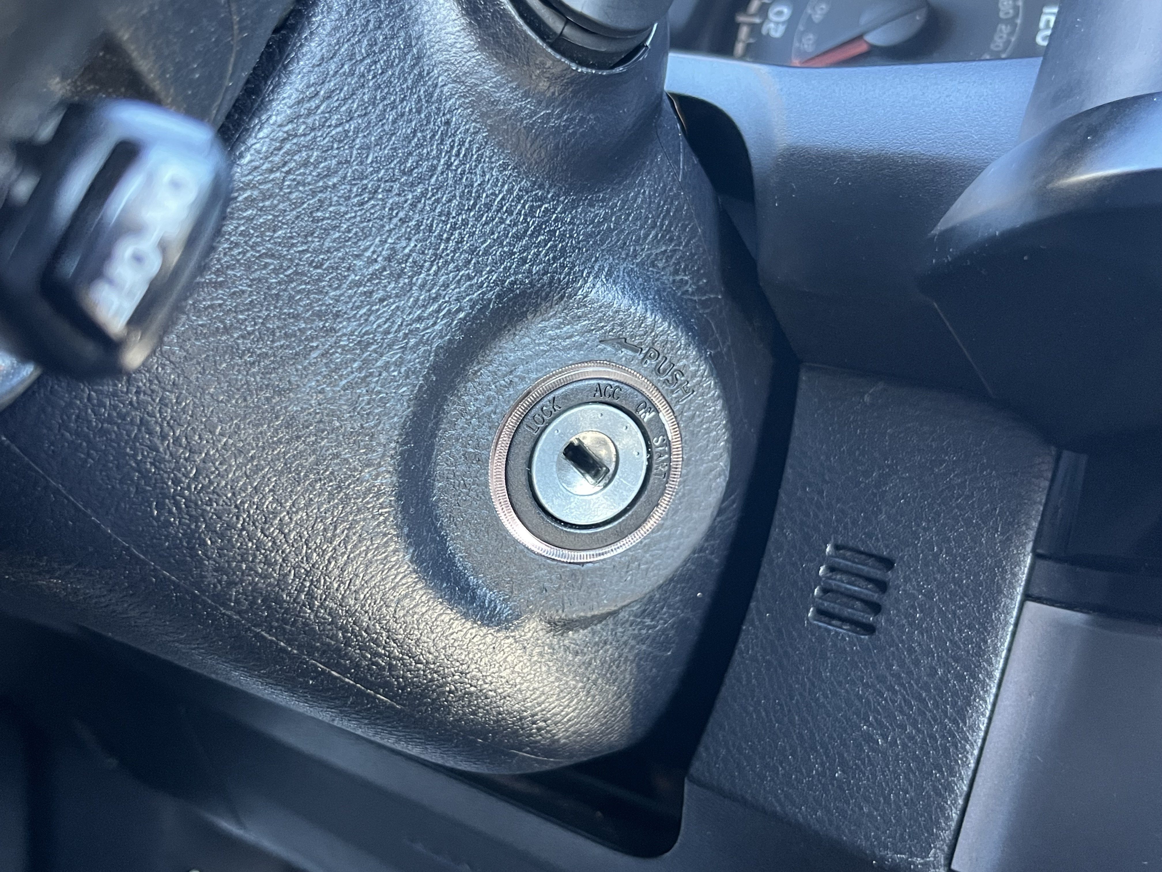 Used 2018 Toyota Tacoma SR AWD/4WD image 32