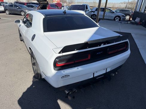 Used 2015 Dodge Challenger SRT w/ Technology Group image 10
