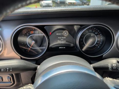 Used 2019 Jeep Wrangler Unlimited Sahara AWD/4WD image 25