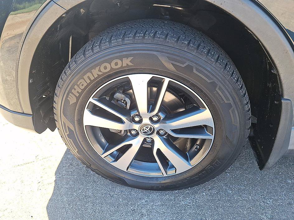 Used 2017 Toyota RAV4 XLE FWD image 8