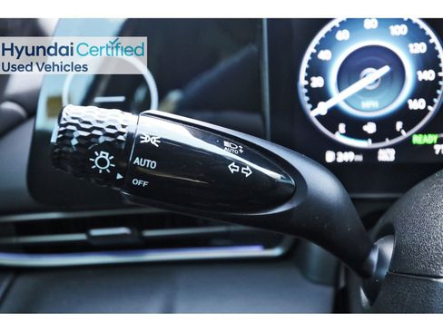 Certified 2025 Hyundai Elantra SEL image 20