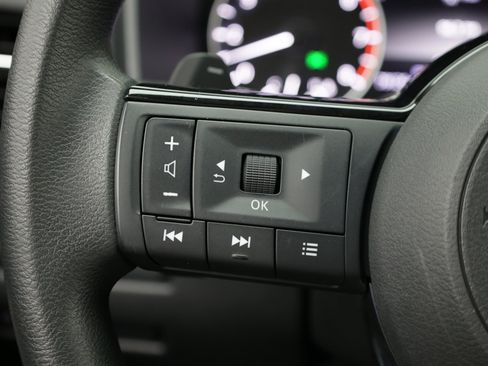 Used 2021 Nissan Rogue S FWD image 24