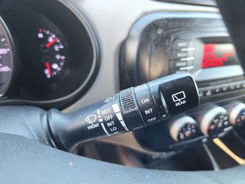 Used 2016 Kia Soul FWD image 23