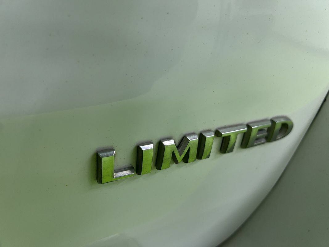 Used 2016 Jeep Grand Cherokee Limited AWD/4WD image 14